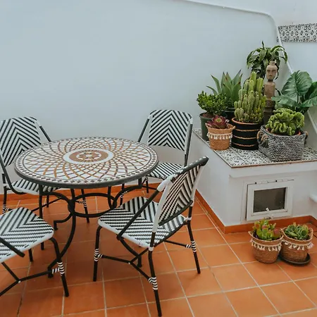 Flores Apartment *